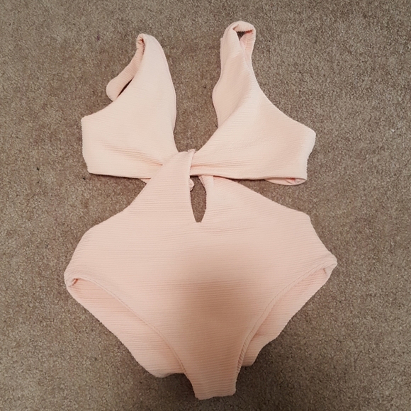 Cupshe Bathing Suit - Picture 1 of 3